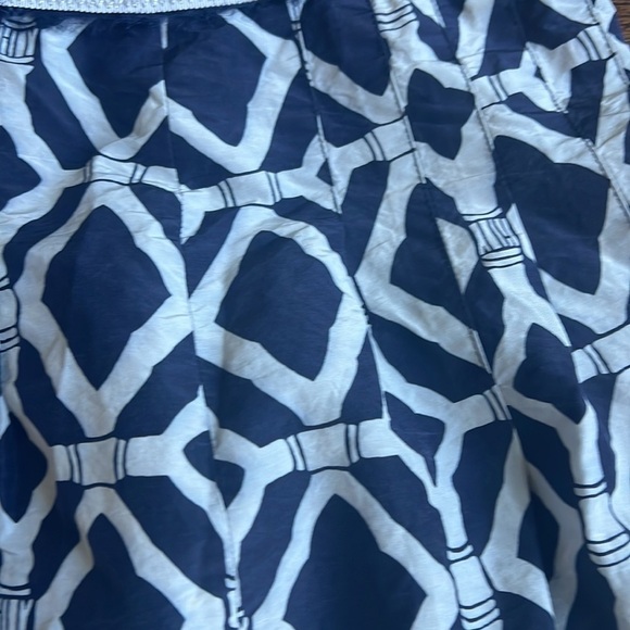 Lily Pulitzer Navy and light blue patterned skirt size 4 - Picture 2 of 7
